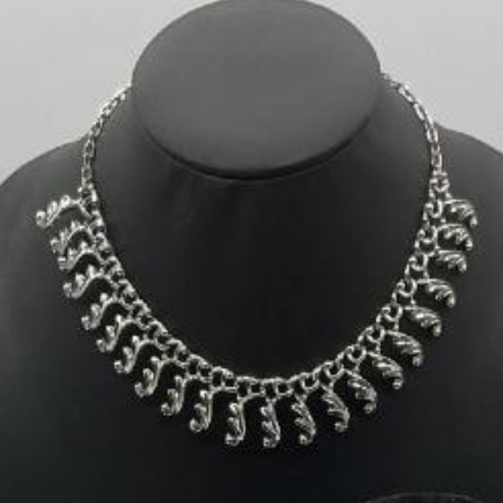 Vintage 1960’s Fancy Free Silver Tone Sarah Coventry Necklace Bib Style 18”